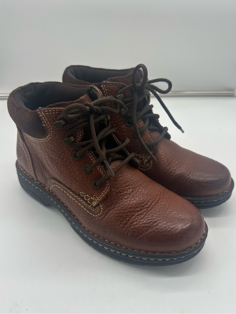 Ariat Women’s lace up Boots 7.5B